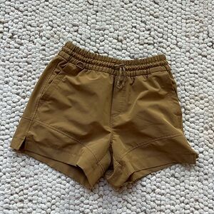 Old Navy stretch tech women’s medium shorts